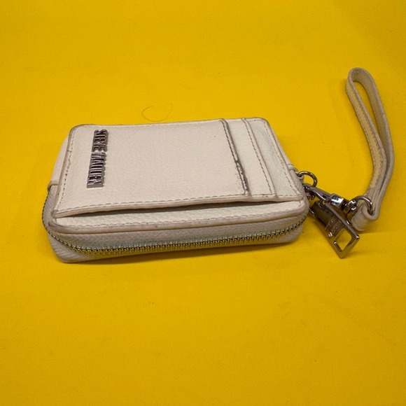 Steve Madden Cream Pebbled Faux Leather Zip Around Wristlet Wallet Card Holder - Picture 8 of 9